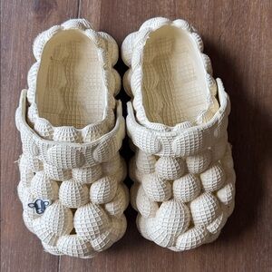 Size 2/3 clog slippers slides croc like